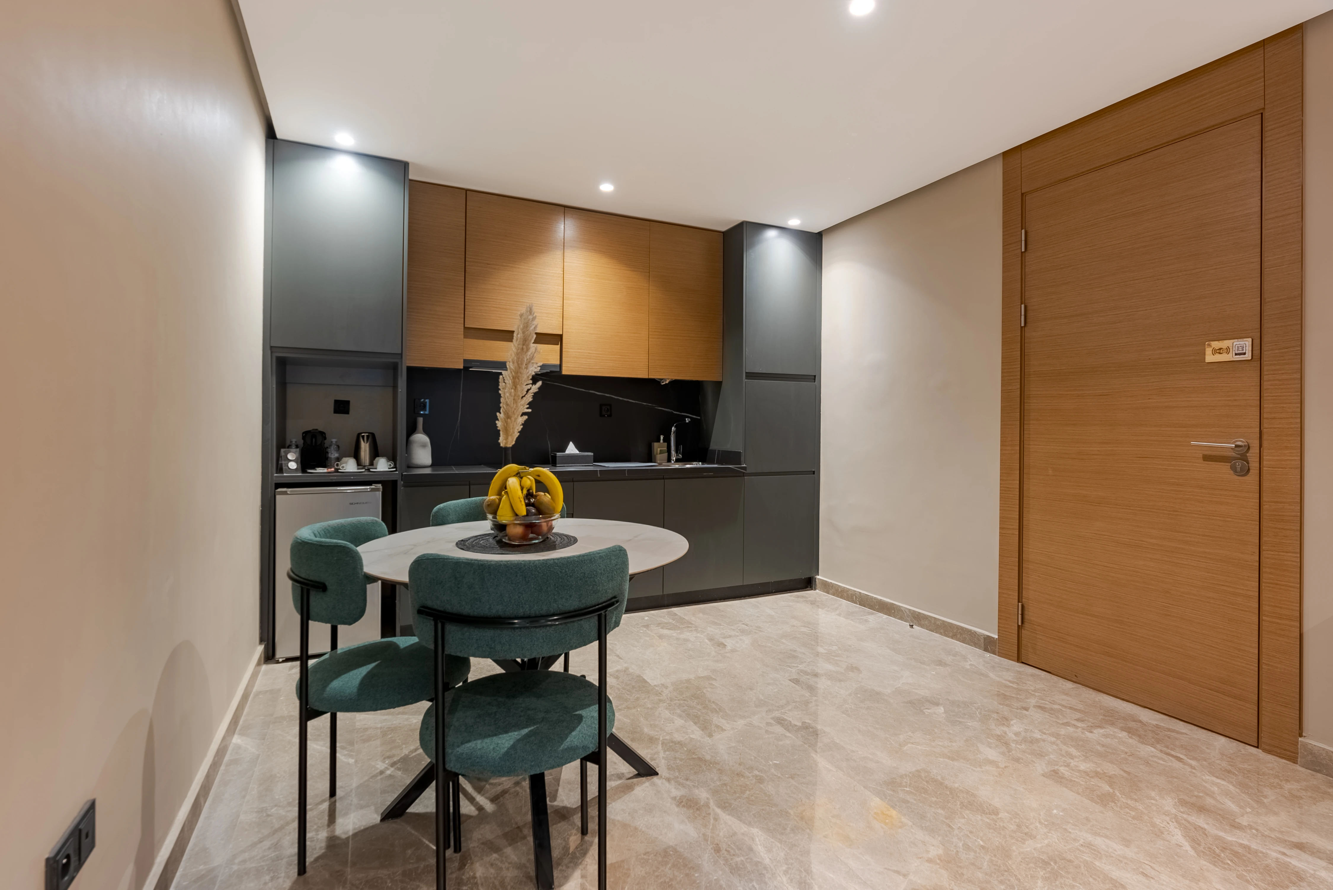 Suite Standard avec Terrasse – Vue Cour thumbnail 4