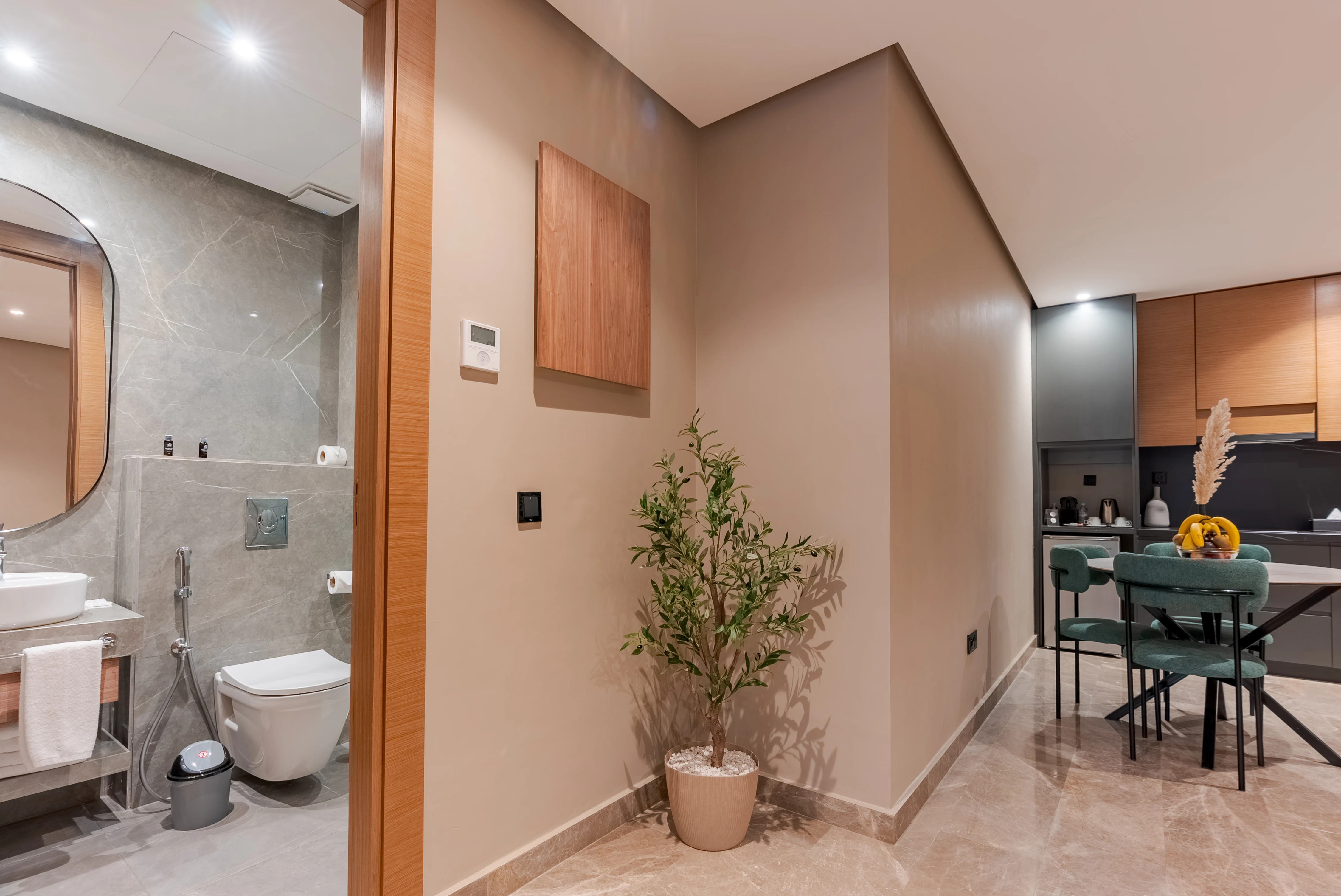 Suite Standard avec Terrasse – Vue Cour thumbnail 3